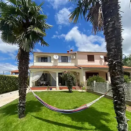 Traumhaftes Haus In Mit Privatem Swimmingpool, Der Sowohl Drinnen Als Ferienhaus *